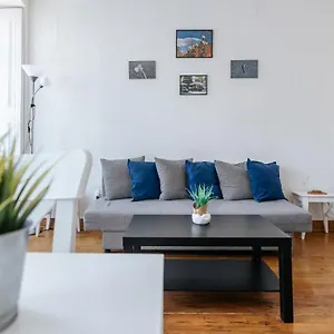 https://downtown-nice-flat-near-castle-with-balcony.hotels-lisbon-portugal.com